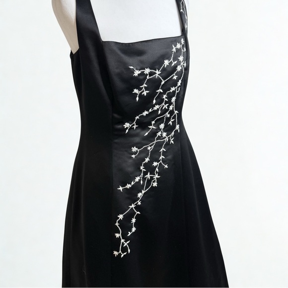 Liz Claiborne Black Maxi Dress with White Floral Embroidery - Picture 3 of 3
